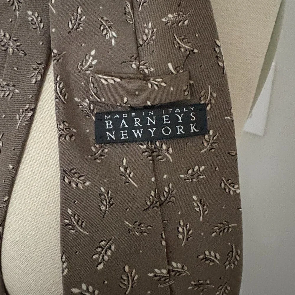 Barneys New York Men's Necktie Made in Italy 100% Silk Tie Party Office